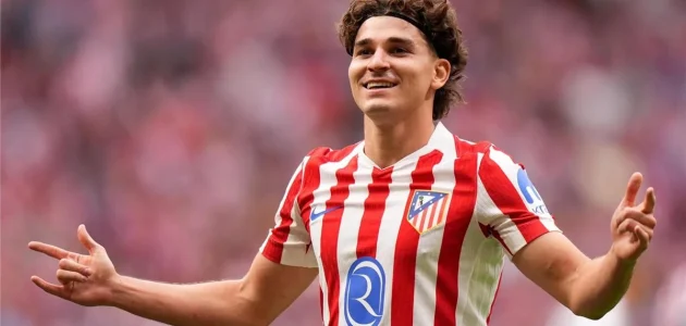 أتلتيكو مدريد يتحرك لتجديد عقد جوليان ألفاريز وسط اهتمام برشلونة بالصفقة